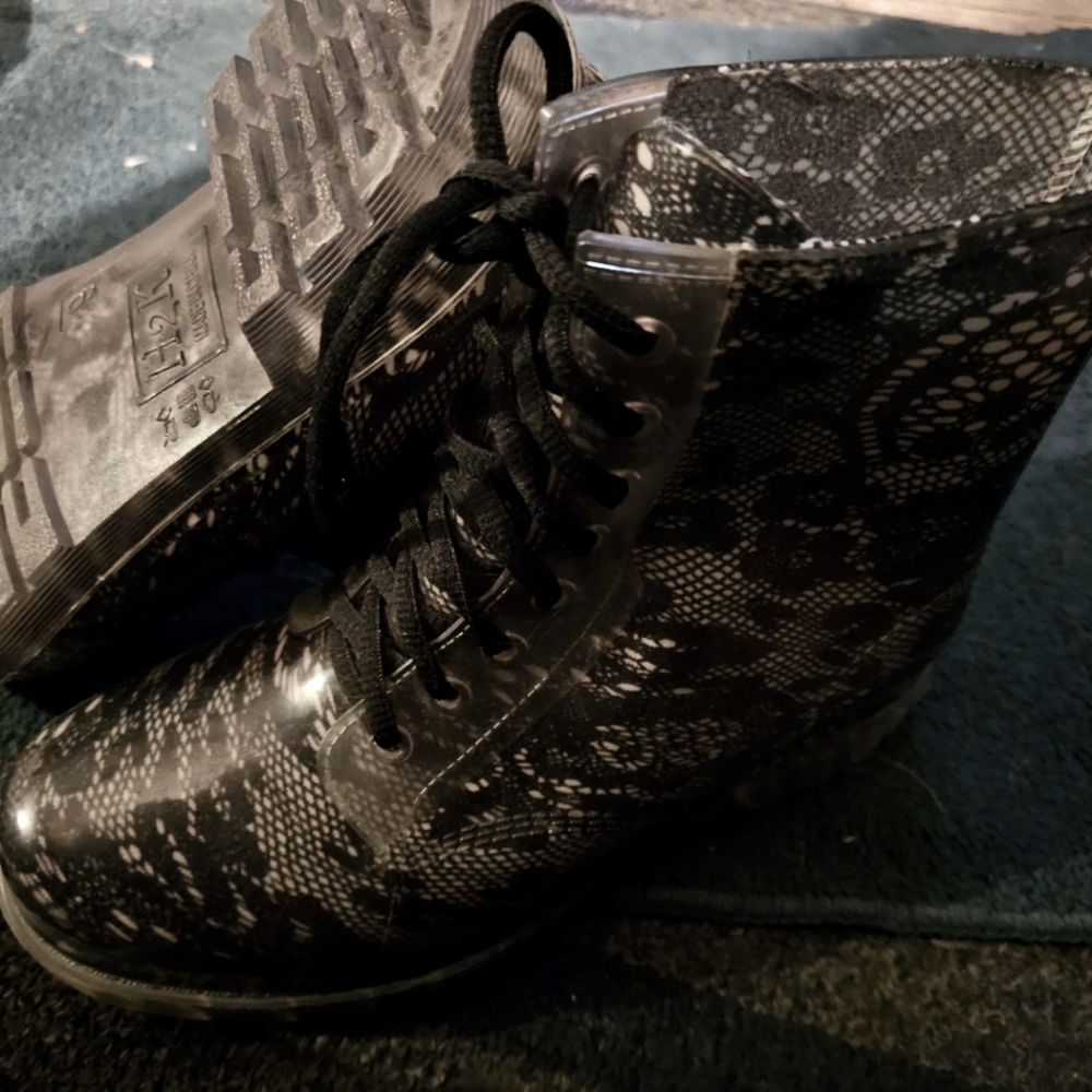Lacey black and gray rain boots